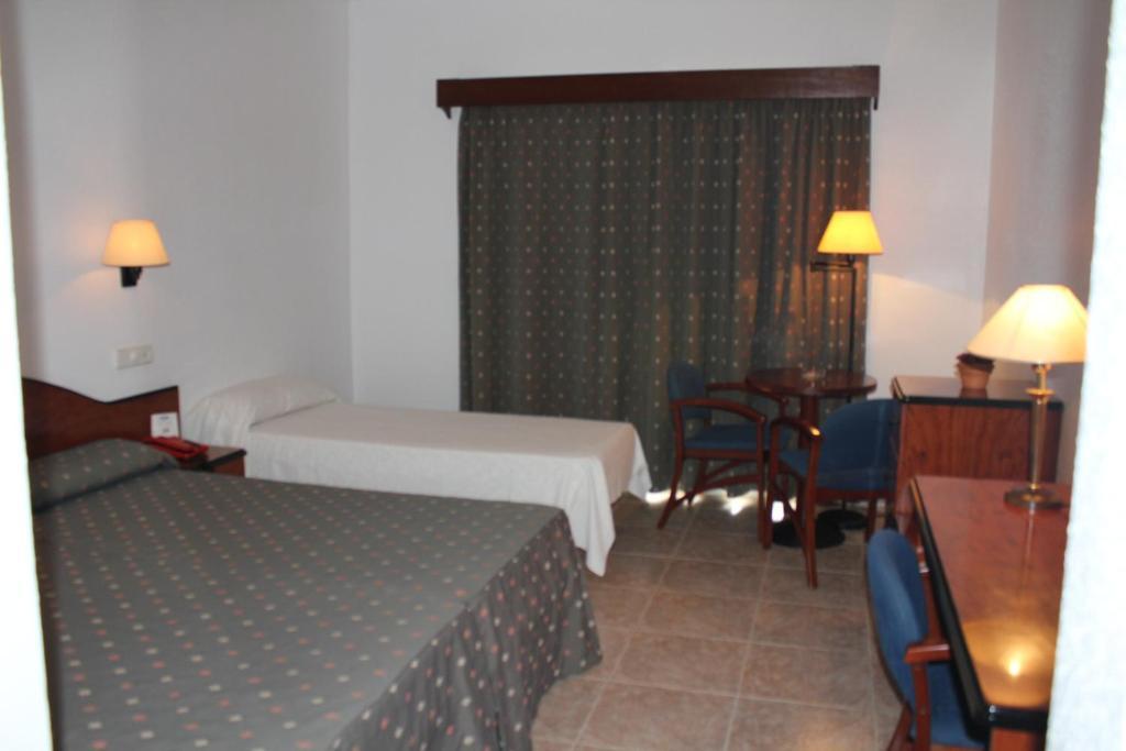 Hotel Rosa Dels Vents 산 안토니 드 칼론헤 객실 사진